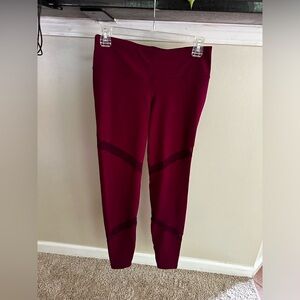 NWOT Old Navy Burgundy Red Leggings / Yoga Pants - Size M
